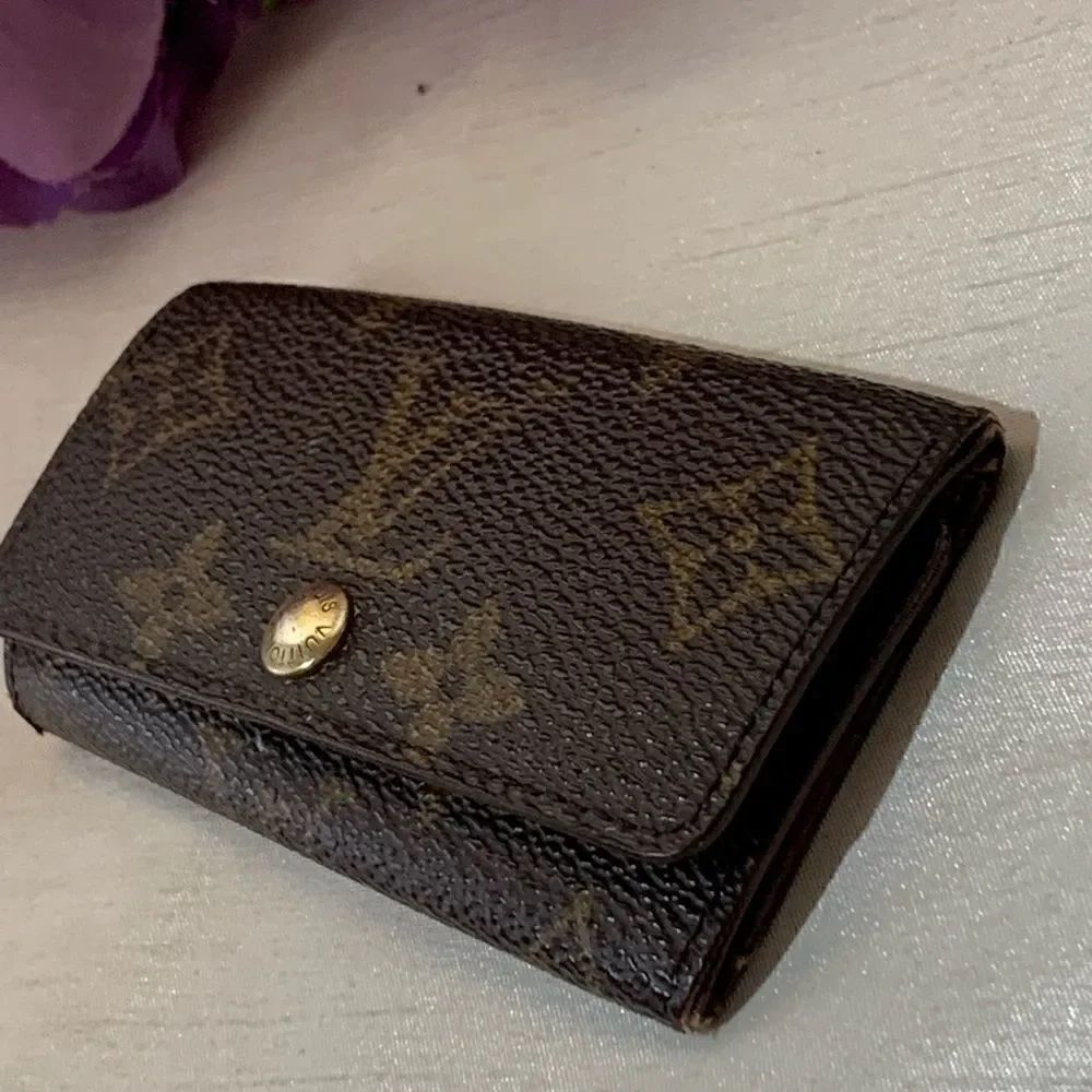 Authentic Louis Vuitton Monogram 4 Key Wallet - Picture 5 of 8